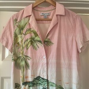 (Tommy Bahama) artist series island scene button up shirt